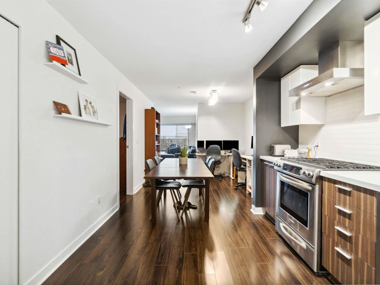 205-2888 E 2nd Avenue, Vancouver, BC, V5M 0B9 - 3
