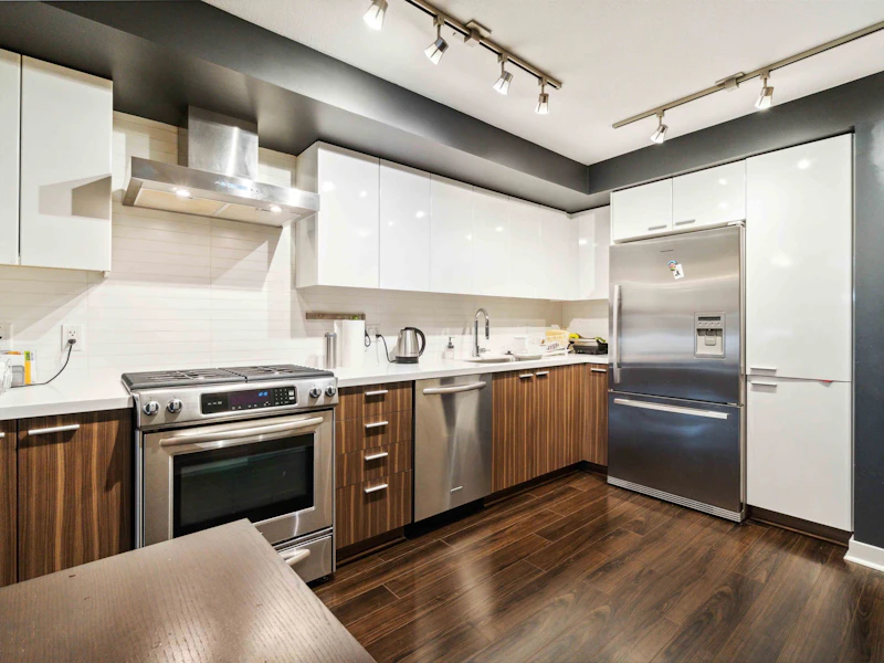 205 - 2888 E 2nd Avenue, Vancouver BC