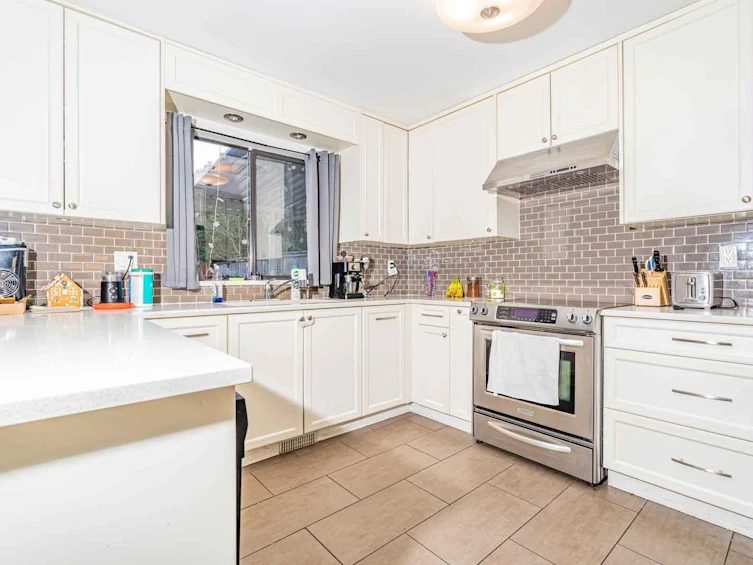 9366 Kingsley Crescent, Richmond, BC, V7A 4W7 - 4