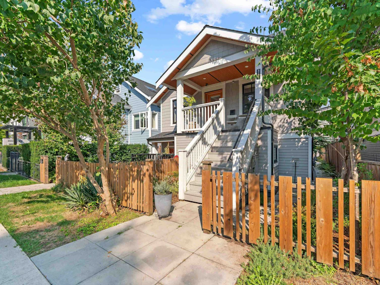1-371 E 16th Avenue, Vancouver, BC, V5T 2T7 - 2