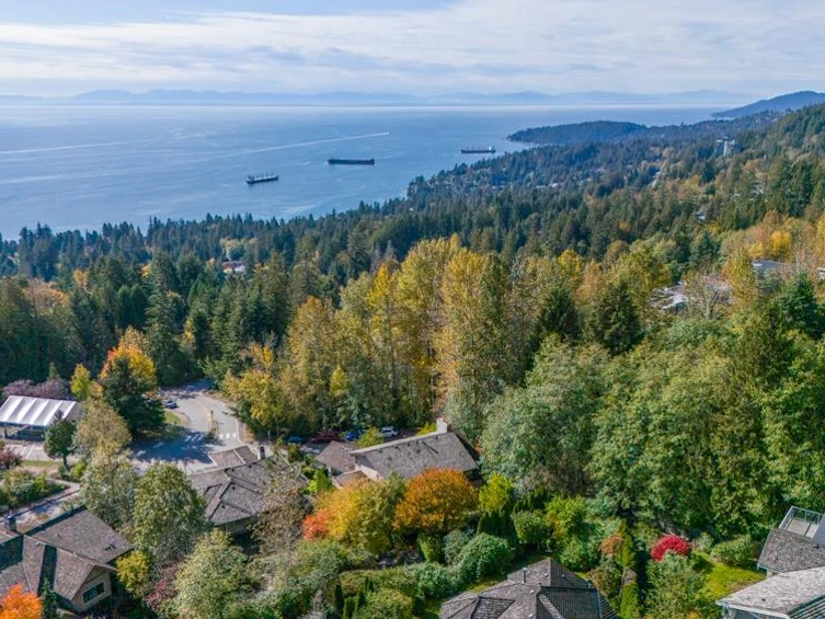 2611 Chelsea Court, West Vancouver, BC, V7S 3E9 - 3