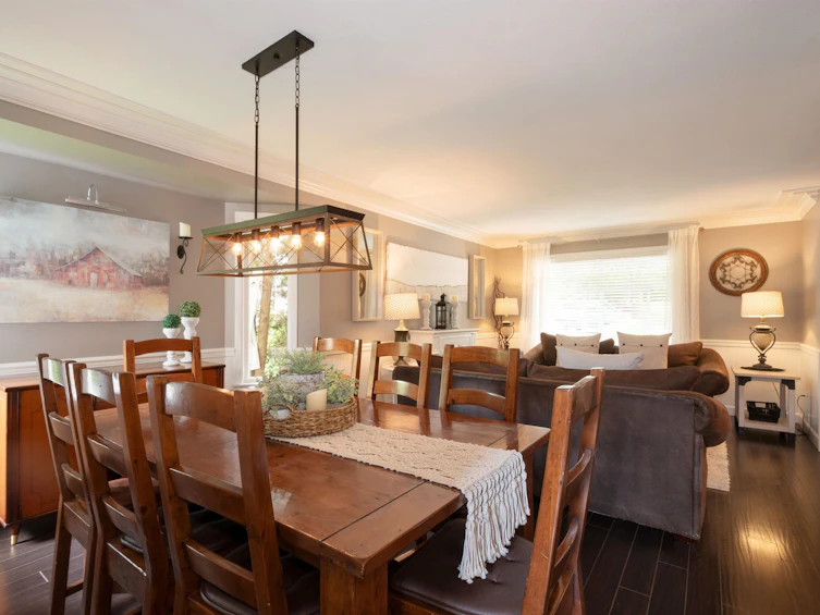 10682 240a Street, Maple Ridge, BC, V2W 2B1 - 10