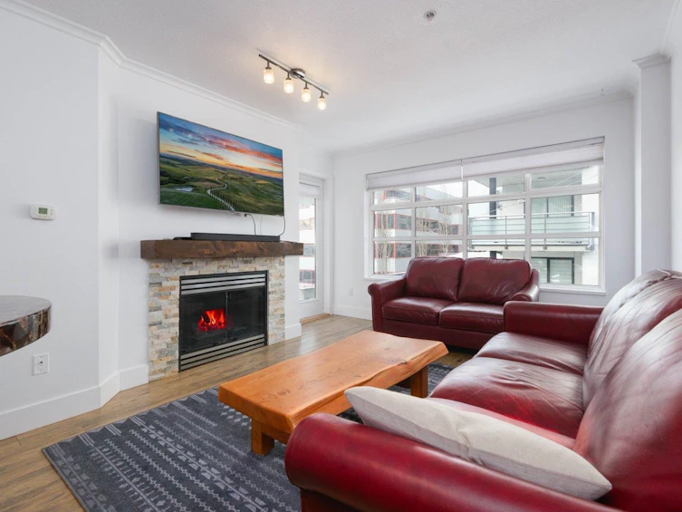 410-108 W Esplanade Avenue, North Vancouver, BC, V7M 3M8 - 2