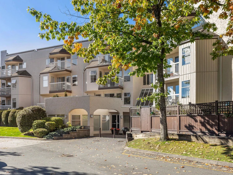 201-1860 E Southmere Crescent, Surrey, BC, V4A 6Y7