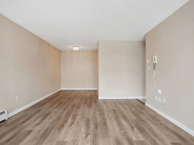 201-1860 E Southmere Crescent, Surrey, BC, V4A 6Y7 - 6