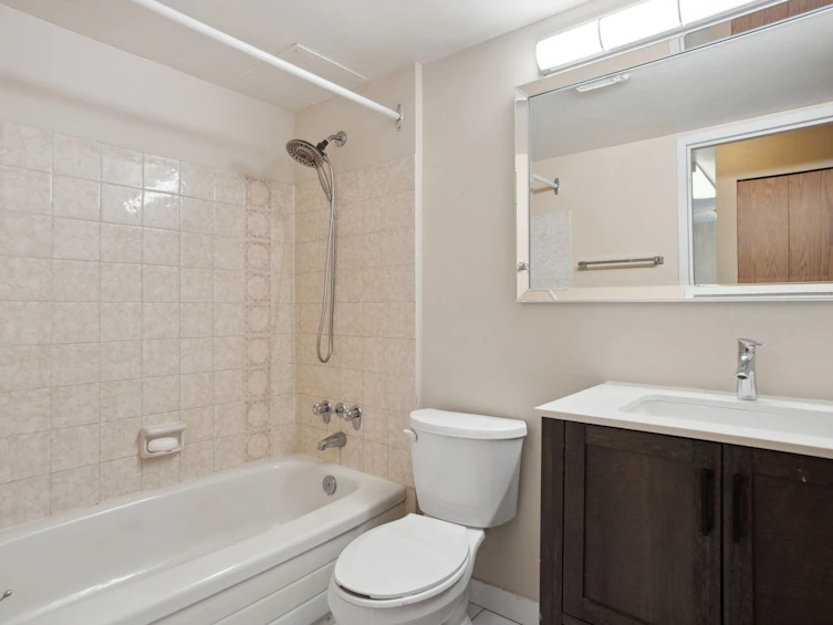 201-1860 E Southmere Crescent, Surrey, BC, V4A 6Y7 - 13