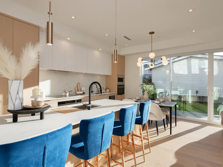 32 E 37th Avenue, Vancouver, BC, V5W 1E2 - 5
