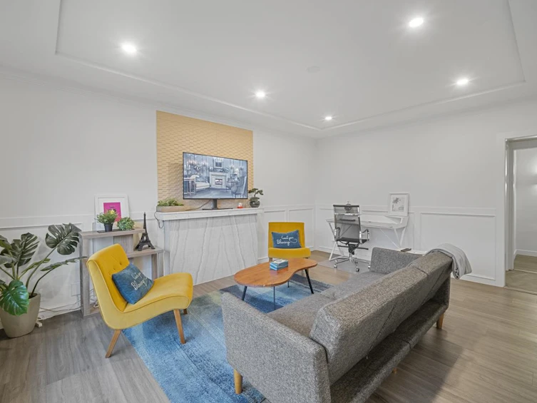 2871 E Pender Street, Vancouver, BC, V5K 2C1 - 2