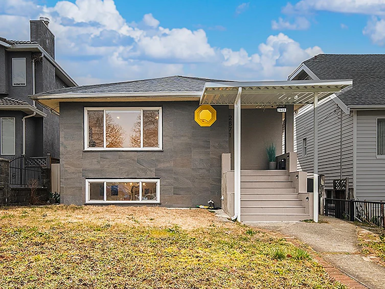2871 E Pender Street, Vancouver, BC, V5K 2C1