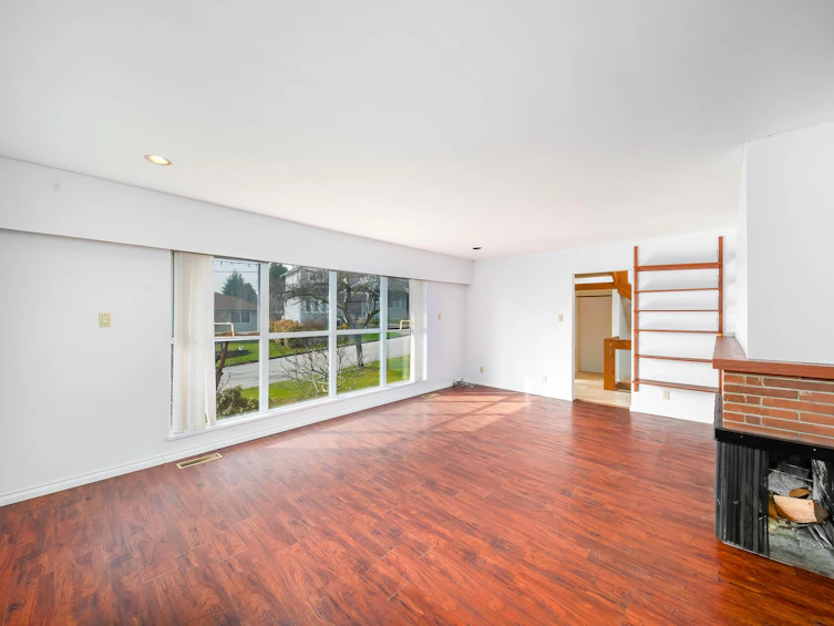8076 Gray Avenue, Burnaby, BC, V5J 4A1 - 8
