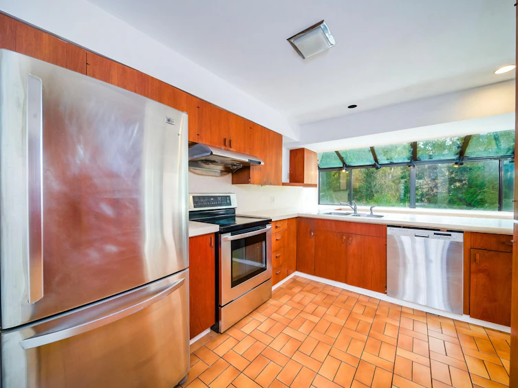 8076 Gray Avenue, Burnaby, BC, V5J 4A1 - 12