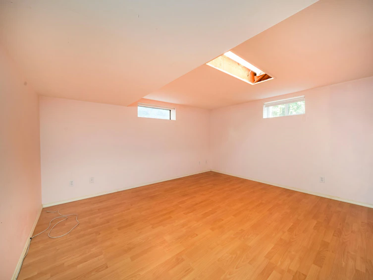 8076 Gray Avenue, Burnaby, BC, V5J 4A1 - 27