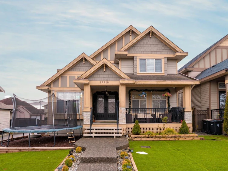 19910 73a Avenue, Langley, BC, V2Y 3J3