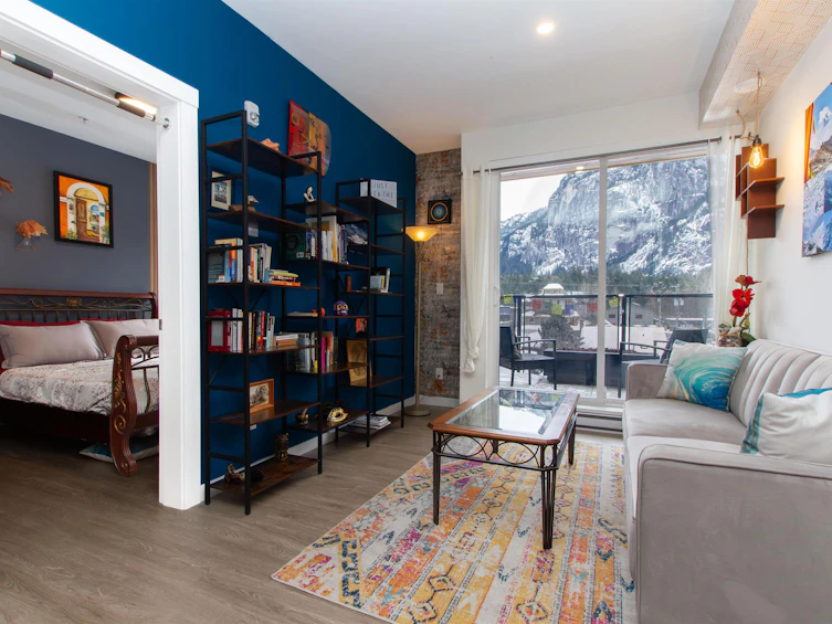 204-37762 Third Avenue, Squamish, BC, V8B 1C3 - 3