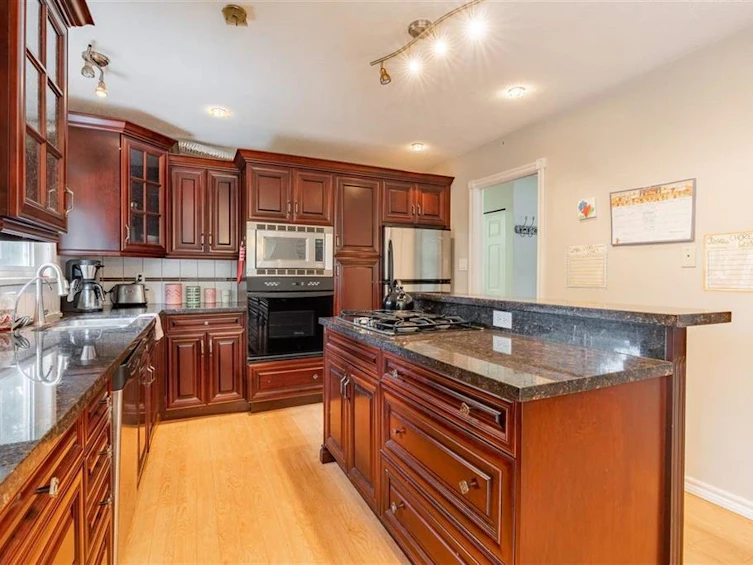 2177 Guilford Drive, Abbotsford, BC, V2S 4Z3 - 7