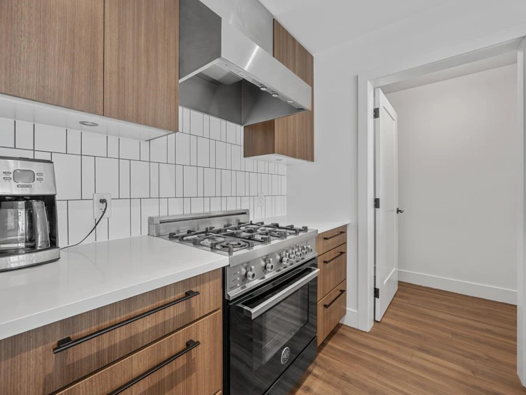 201-6933 Cambie Street, Vancouver, BC, V6P 0J1 - 6