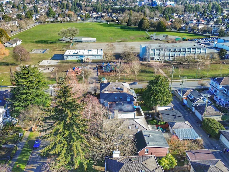 2720 W 24th Avenue, Vancouver, BC, V6L 1R1 - 26