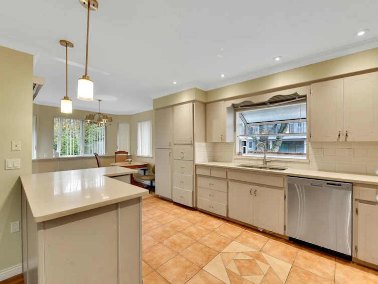 15537 84a Avenue, Surrey, BC, V3S 6M9
