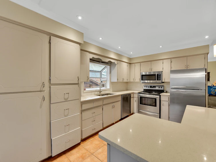 15537 84a Avenue, Surrey, BC, V3S 6M9 - 14