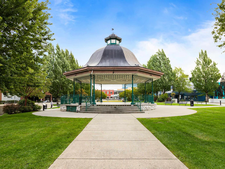 201-22347 Lougheed Highway, Maple Ridge, BC, V2X 2T3 - 19