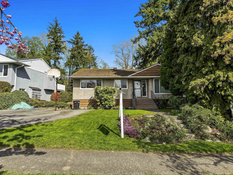 7950 Joffre Avenue, Burnaby, BC, V5J 3L1 - 3