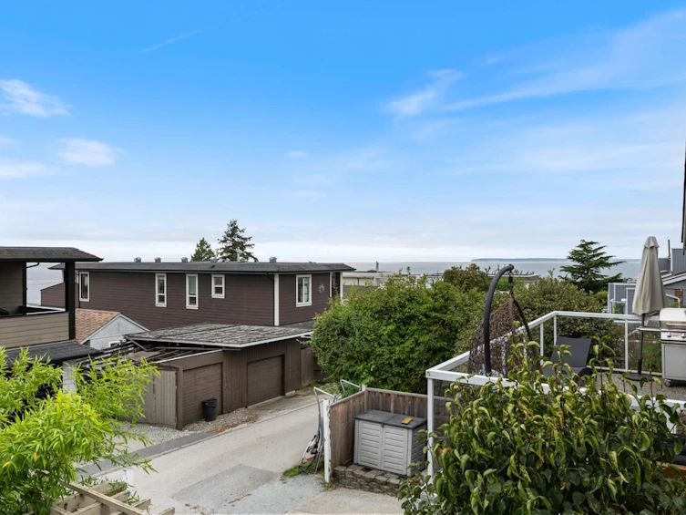 15176 Beachview Avenue, Surrey, BC, V4B 1P6 - 23