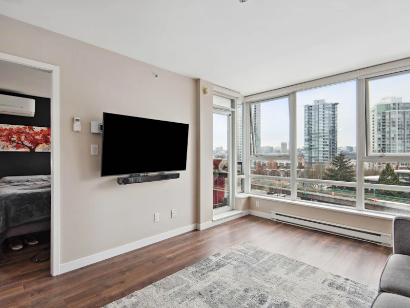 811 - 939 Expo Boulevard, Vancouver BC V6B 1C4