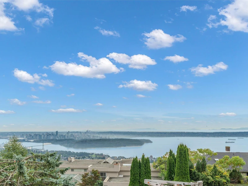 1407 Chippendale Road, West Vancouver BC V7S 2N7
