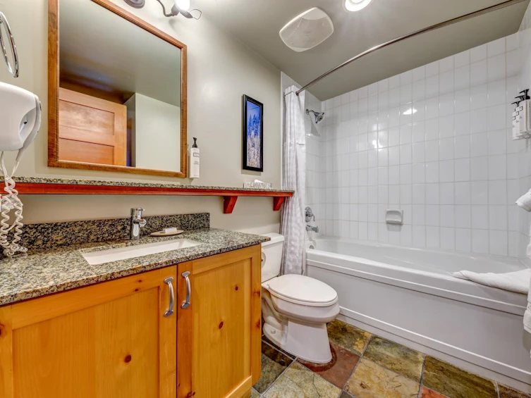 337C-2036 London Lane, Whistler, BC, V8E 0N7 - 14