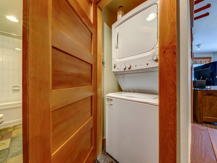 337C-2036 London Lane, Whistler, BC, V8E 0N7 - 18