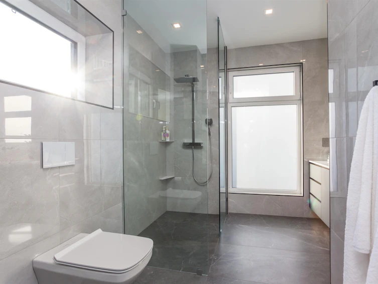 2818 Adanac Street, Vancouver, BC, V5K 2N3 - 25