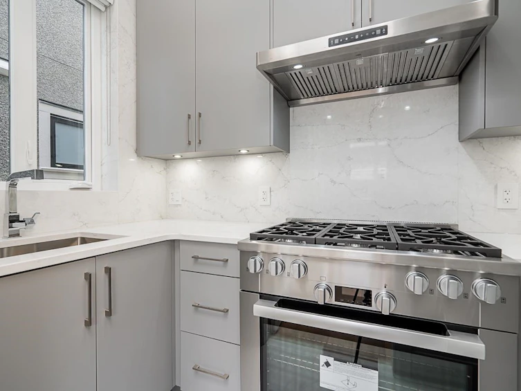 6210 Larch Street, Vancouver, BC, V6M 4E7 - 8