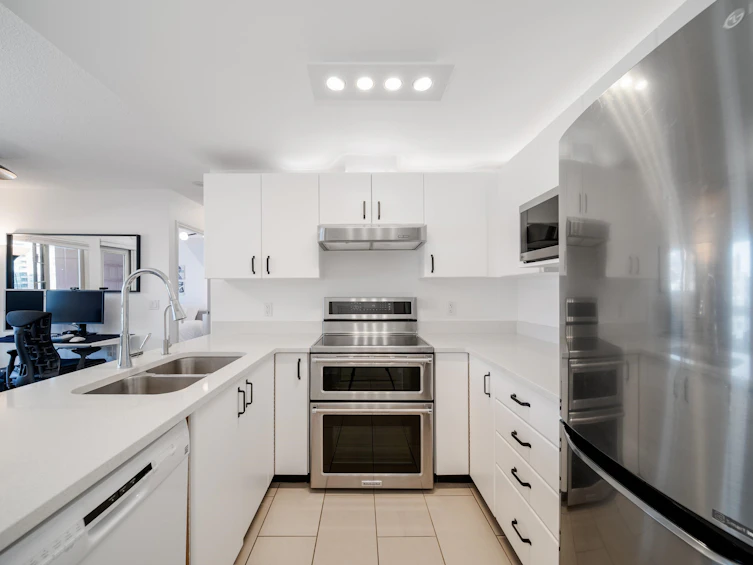 1004-121 W 15th Street, North Vancouver, BC, V7M 1R8 - 4