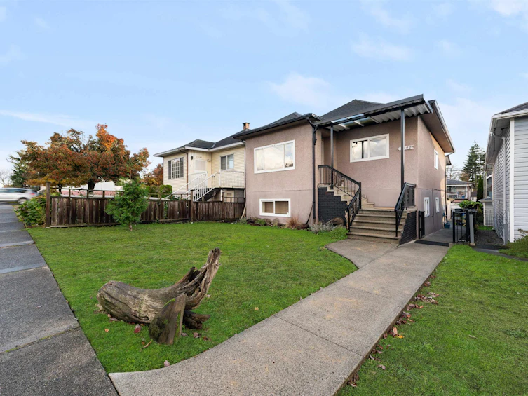 2590 E Georgia Street, Vancouver, BC, V5K 2J7