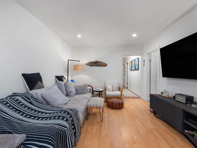 2590 E Georgia Street, Vancouver, BC, V5K 2J7 - 4