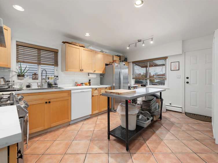 2590 E Georgia Street, Vancouver, BC, V5K 2J7 - 5