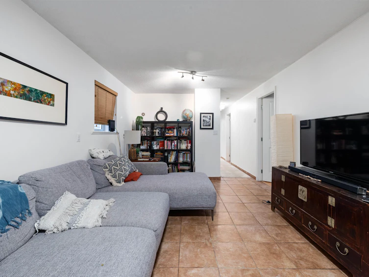 2590 E Georgia Street, Vancouver, BC, V5K 2J7 - 11