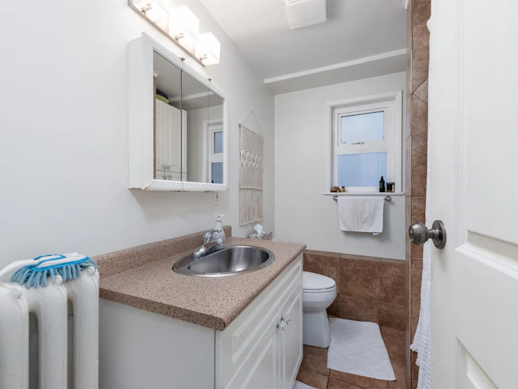 2590 E Georgia Street, Vancouver, BC, V5K 2J7 - 16