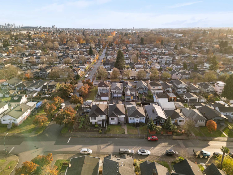 2590 E Georgia Street, Vancouver, BC, V5K 2J7 - 21
