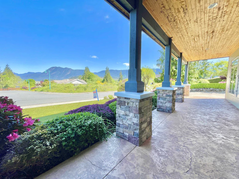 6155 Highmoor Place, Sechelt BC