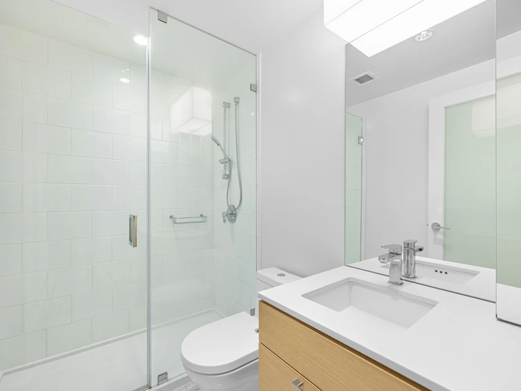 2001-13438 Central Avenue, Surrey, BC, V3T 0N2 - 16
