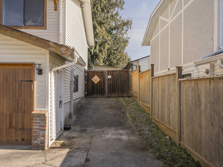 9218 212a Street, Langley, BC, V1M 2B9 - 4