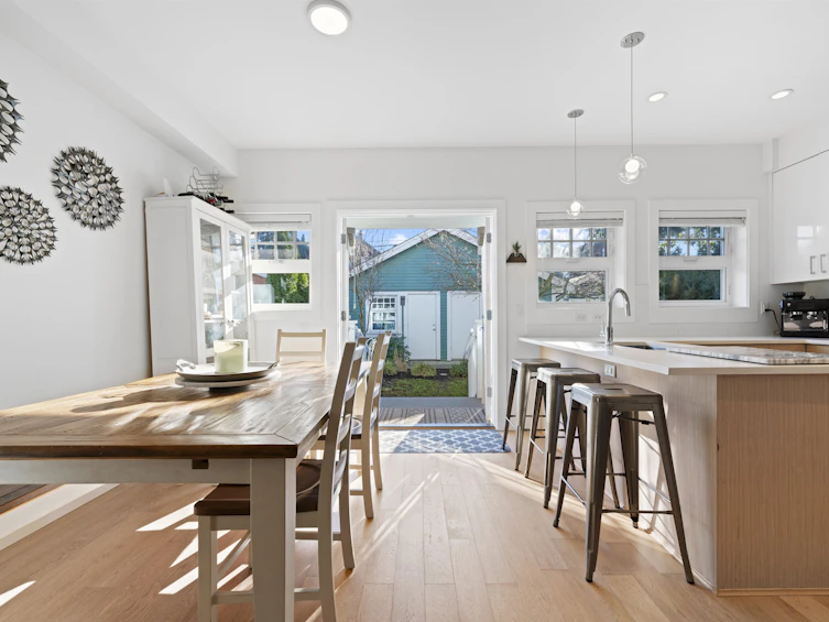 1052 E 11th Avenue, Vancouver, BC, V5T 2G2 - 4