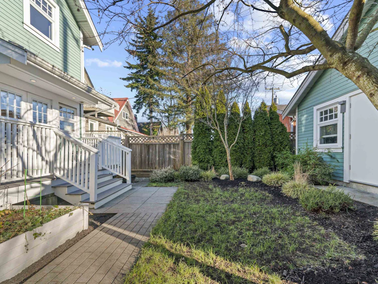 1052 E 11th Avenue, Vancouver, BC, V5T 2G2 - 8