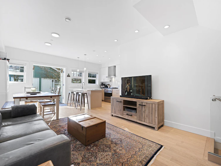 1052 E 11th Avenue, Vancouver, BC, V5T 2G2 - 10