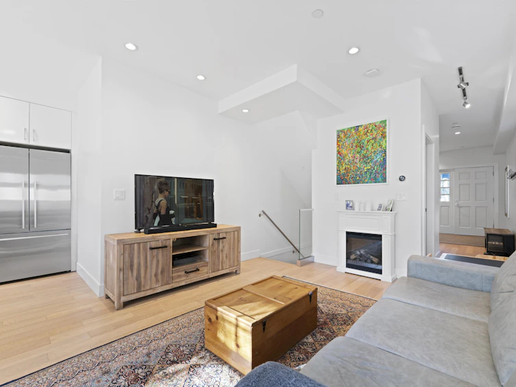 1052 E 11th Avenue, Vancouver, BC, V5T 2G2 - 12