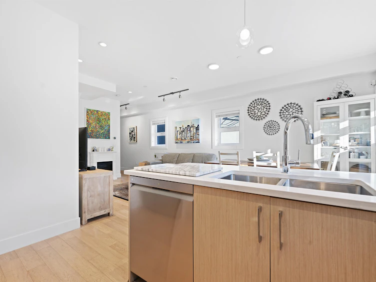 1052 E 11th Avenue, Vancouver, BC, V5T 2G2 - 35