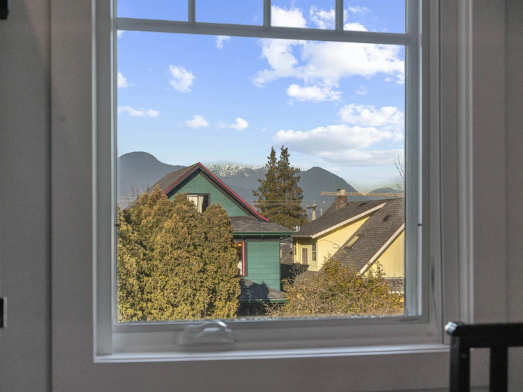1052 E 11th Avenue, Vancouver, BC, V5T 2G2 - 38