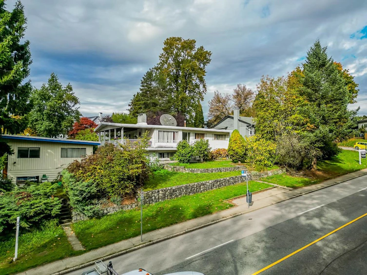 65 E Eighth Avenue, New Westminster, BC, V3L 4J4 - 2