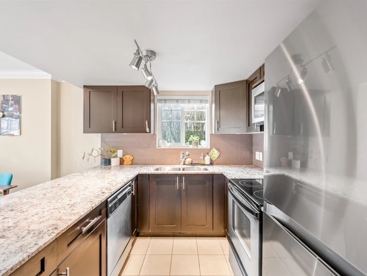 202-4025 Norfolk Street, Burnaby, BC, V5G 0A5 - 7